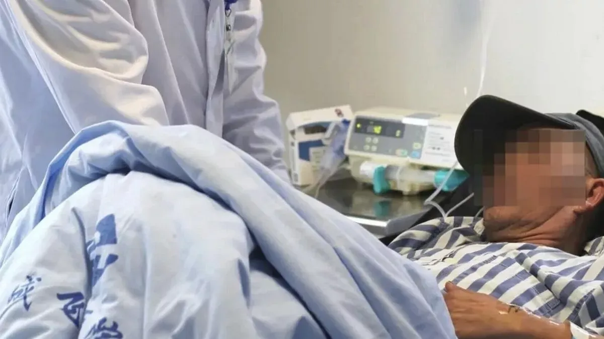 35 років із запальничкою в шлунку: лікарі врятували чоловіка за допомогою презерватива