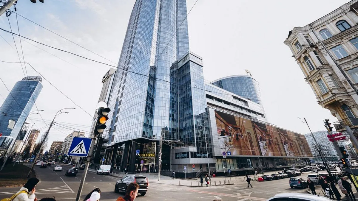 У Києві ТЦ «Гулівер» затопило кип'ятком: гаряча вода досягла паркінгу