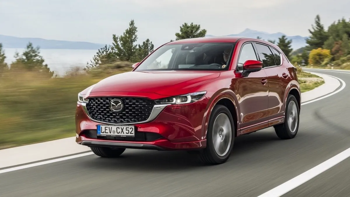Перша модернізація з 2017 року: Mazda презентувала флагманський кросовер CX-5 із просторішим салоном