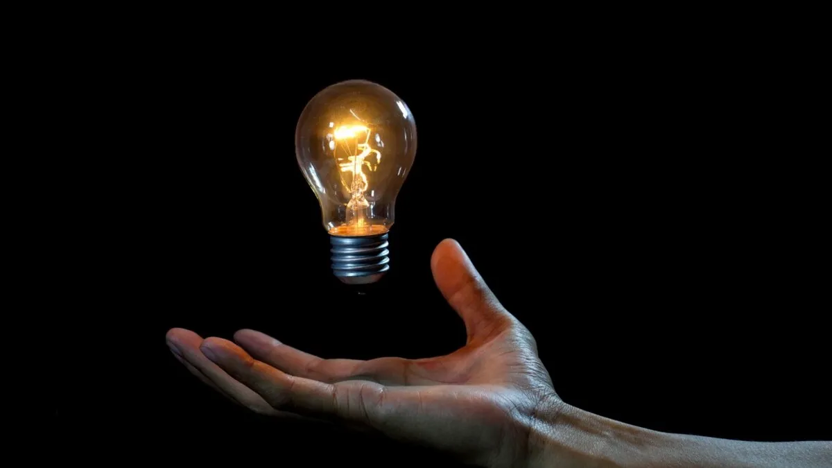 Нова енергетична технологія: пристрій генерує електрику з повітря цілодобово