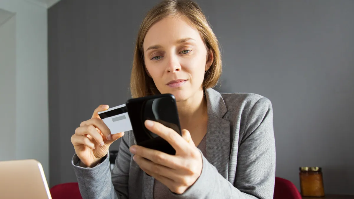 Не варто знімати депозити та купувати валюту: експерти назвали найвигідніші способи зберегти гроші