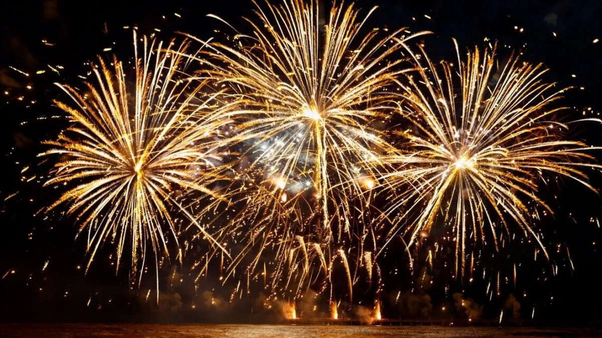 Феєрверки, салюти та петарди у Новорічну ніч: в поліції розповіли, чи можна використовувати піротехніку