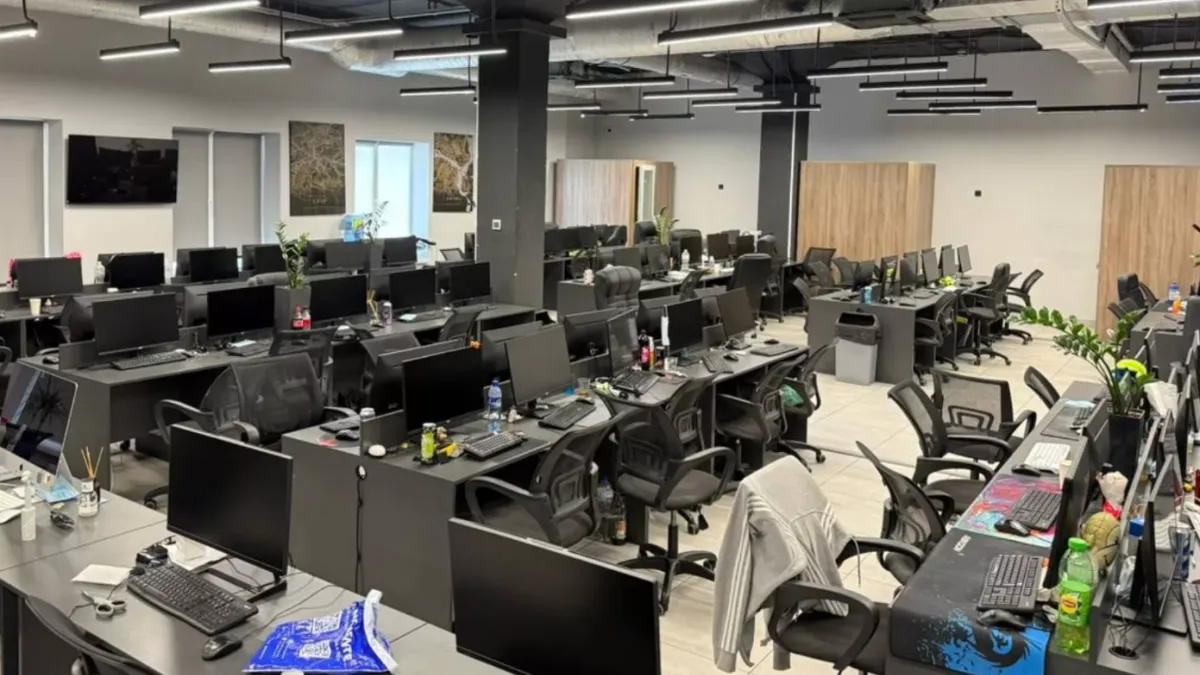 В Україні припинили роботу 94 шахрайських кол-центри: вилучили понад $2 млн та елітні авто