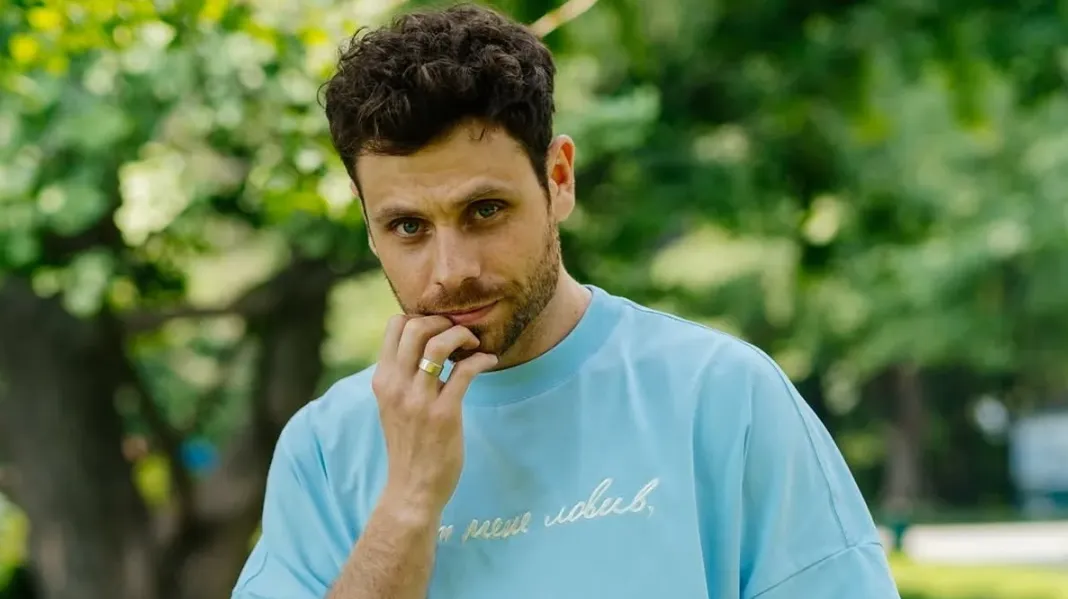 Відомий український актор втратив палець та зізнався, як змінилося життя: «Вдаряюсь цим огризком‎»