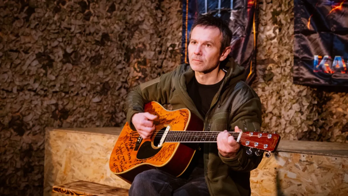 «Важко підбирати слова»: Вакарчук виступив з концертом для військових на фронті — зворушливі кадри 