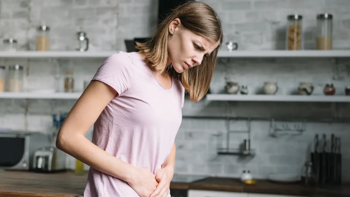 Гастроентерологи назвали головну ранкову звичку для людей за 50: просте правило для кишківника