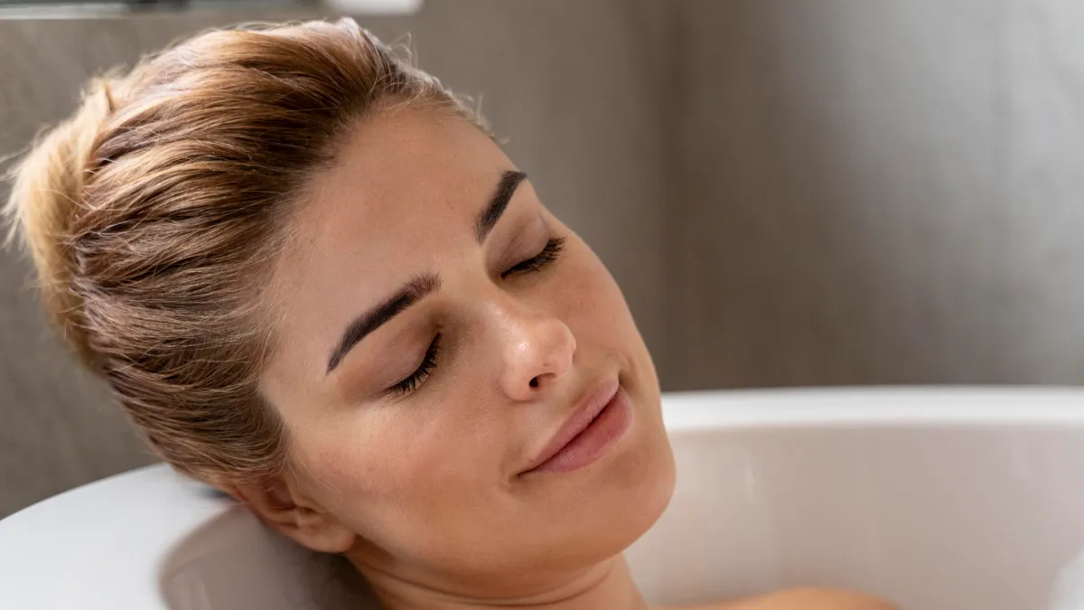 Мінус 140 калорій просто у воді: вчені порадили найкращу ліниву альтернативу спорту