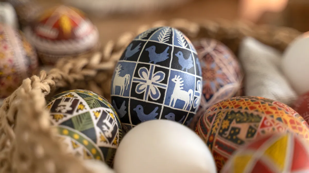 Пастка перед святом: чому ціни на яйця та м'ясо злітають за тиждень до Великодня і коли краще робити закупи