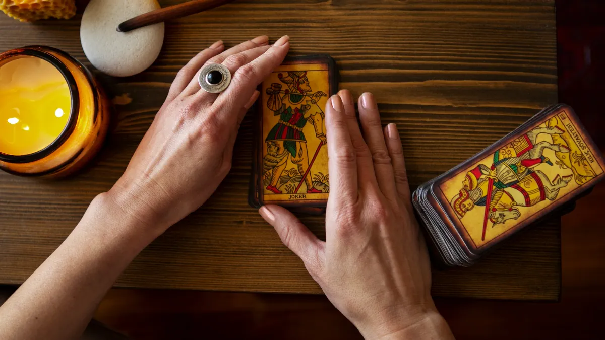 Дорослі рішення та чесність із собою: що пророкують карти таро на 14-19 квітня