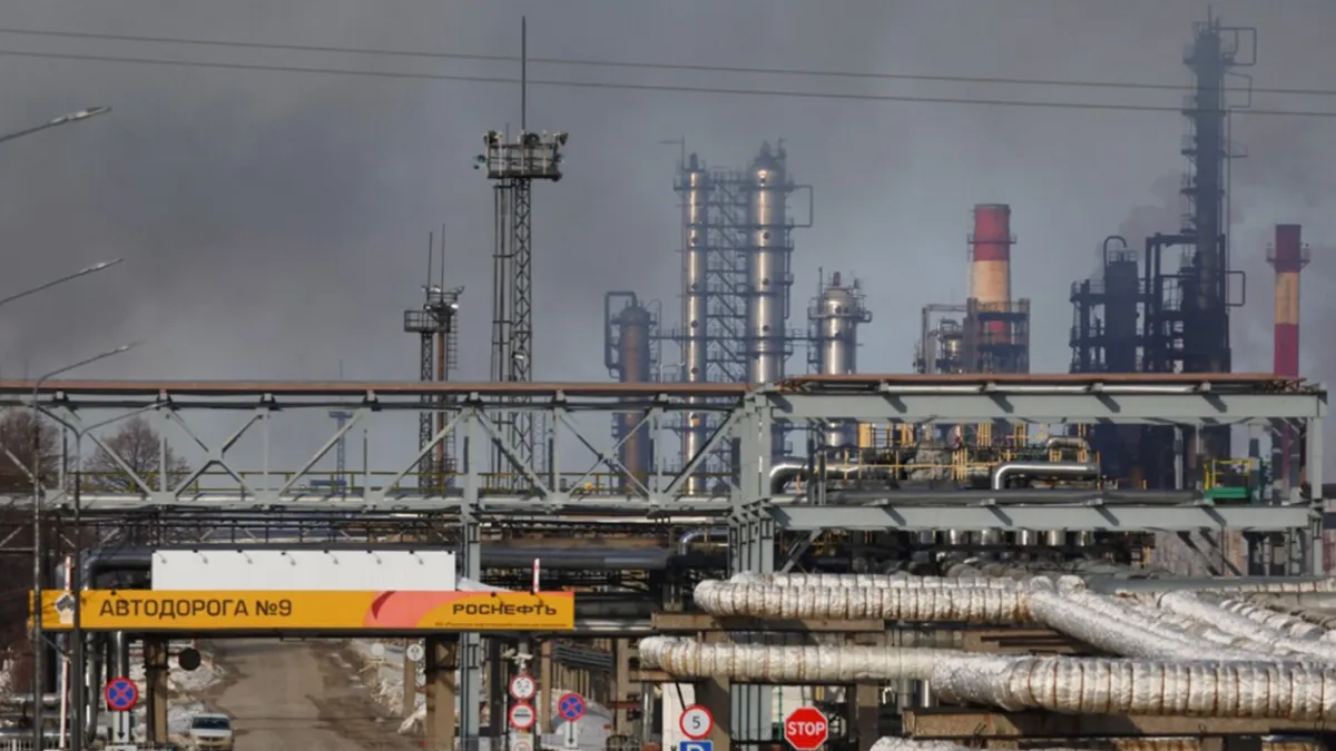 Генштаб підтвердив ураження одного з найбільших нафтопереробних заводів росії: деталі успішної операції