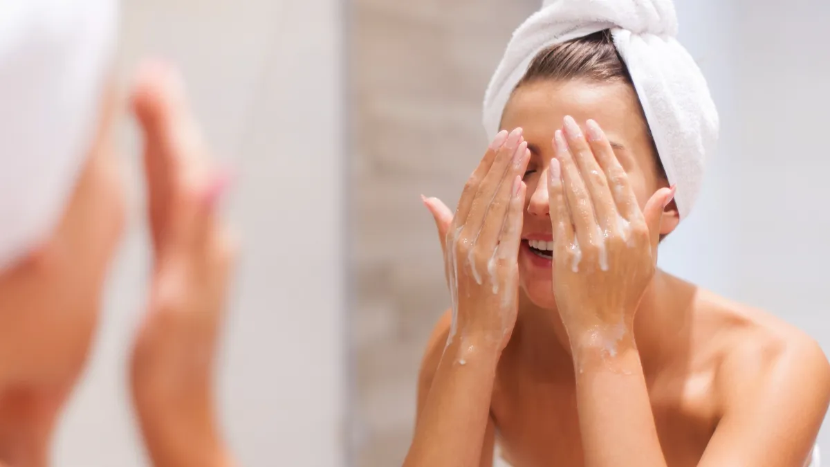 Секрет ідеальної шкіри розкрито: чому правильне вмивання обличчя має тривати рівно 30 секунд