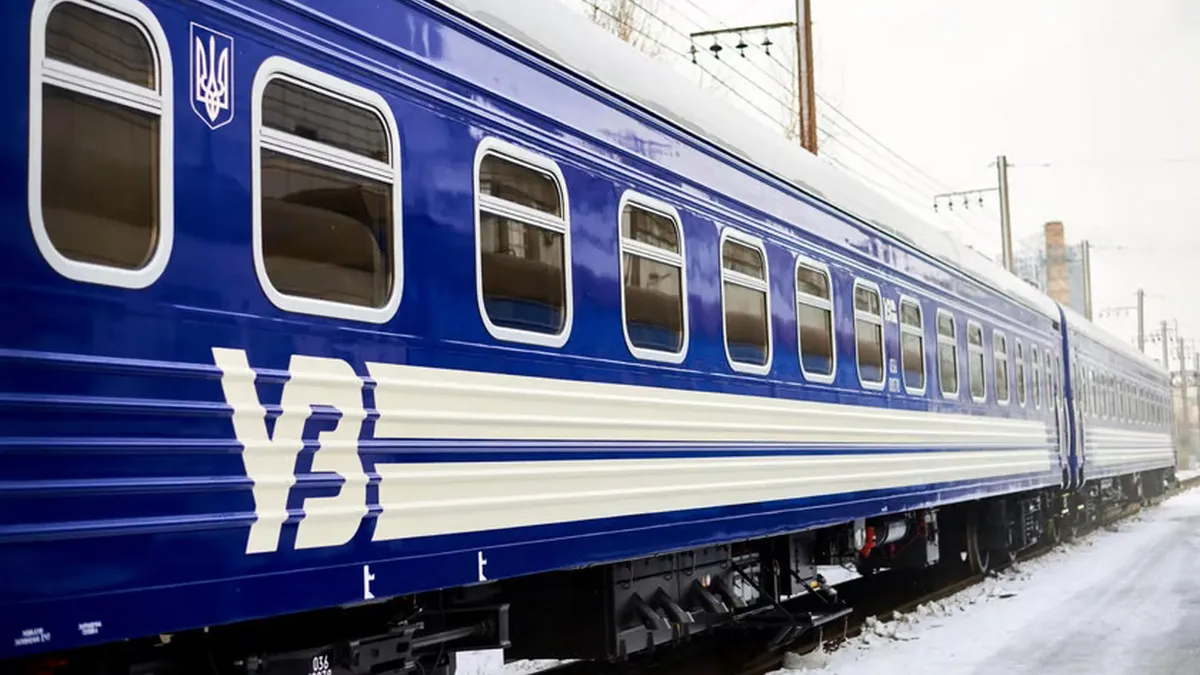 Позапланова зупинка поїзда та зміна маршруту заради порятунку дитини: історія допомоги від «Укрзалізниці»
