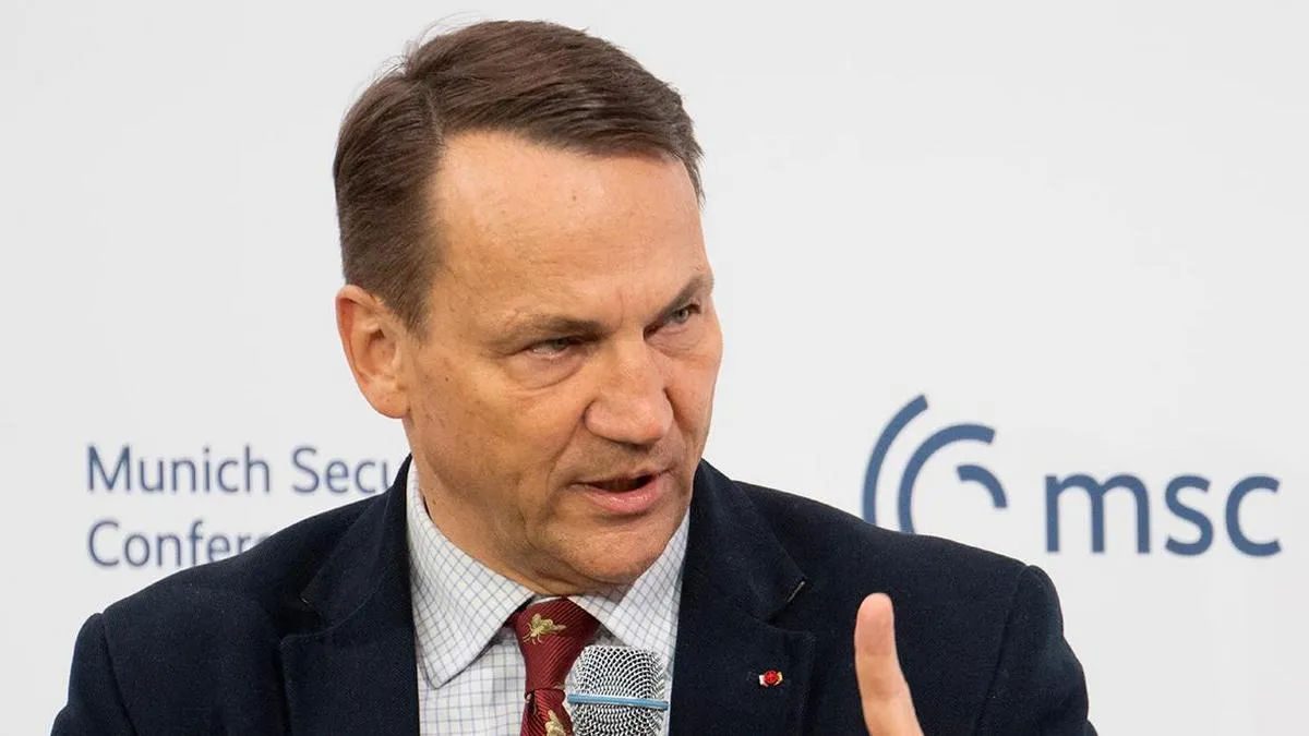«Гей, Ілоне, ти знову граєшся в політику?»: Радослав Сікорський відреагував на обмеження Starlink Україні