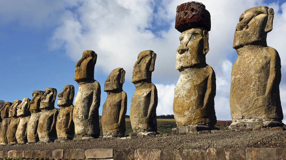 Таємницю острова Пасхи розкрито: вчені з'ясували, як «ходили» велетенські статуї Моаї