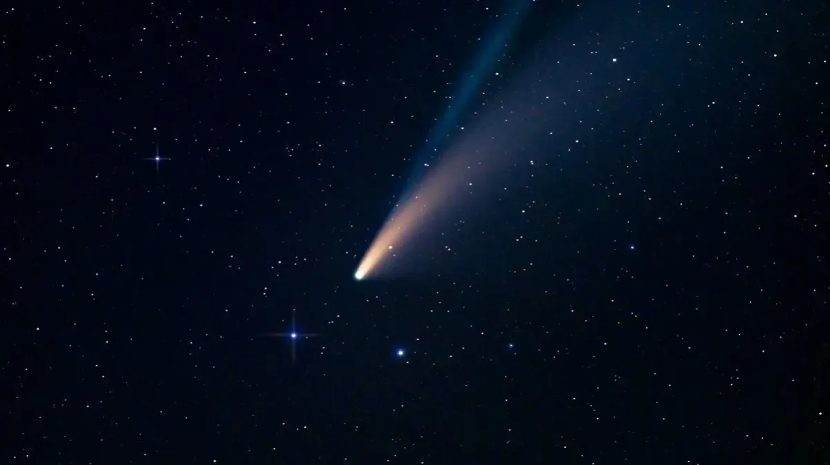 Комета, метеорит чи ступінь ракети: експерти пояснили, що за невідомий сяючий об'єкт вночі пролітав над Києвом