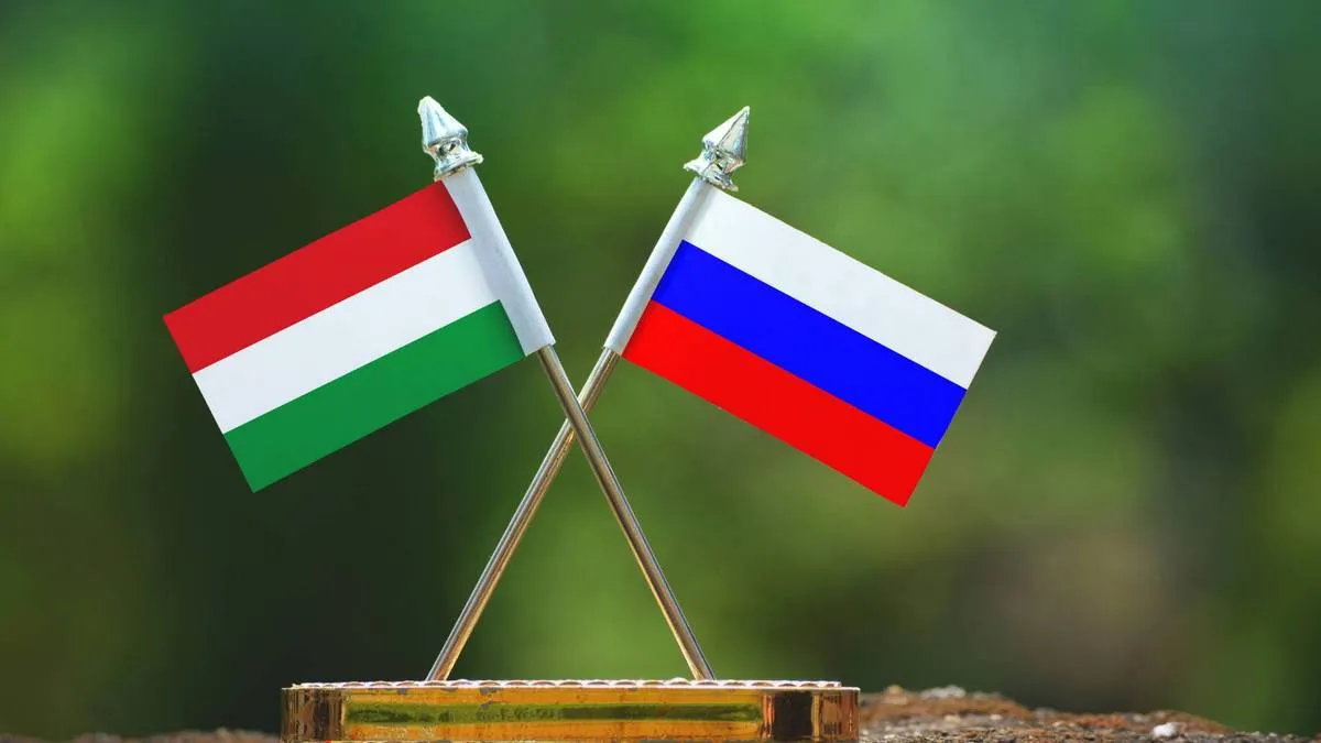 «Удари є абсолютно неприйнятними»: Угорщина вперше викликала російського посла через атаку на Україну 