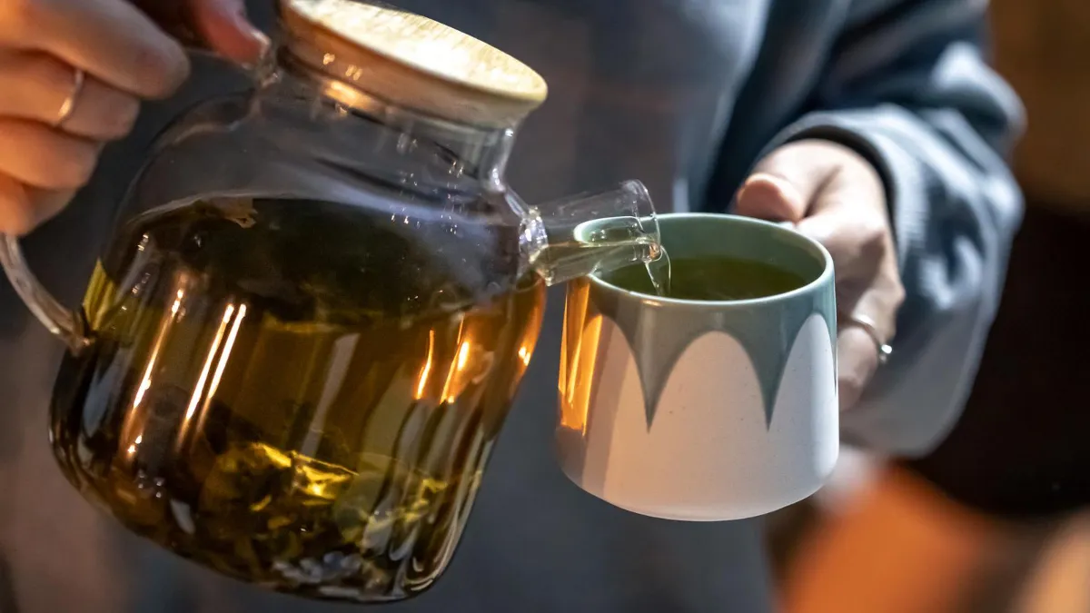 Смак зміниться кардинально: 3 несподівані добавки до зеленого чаю, щоб відчути улюблений напій по-новому
