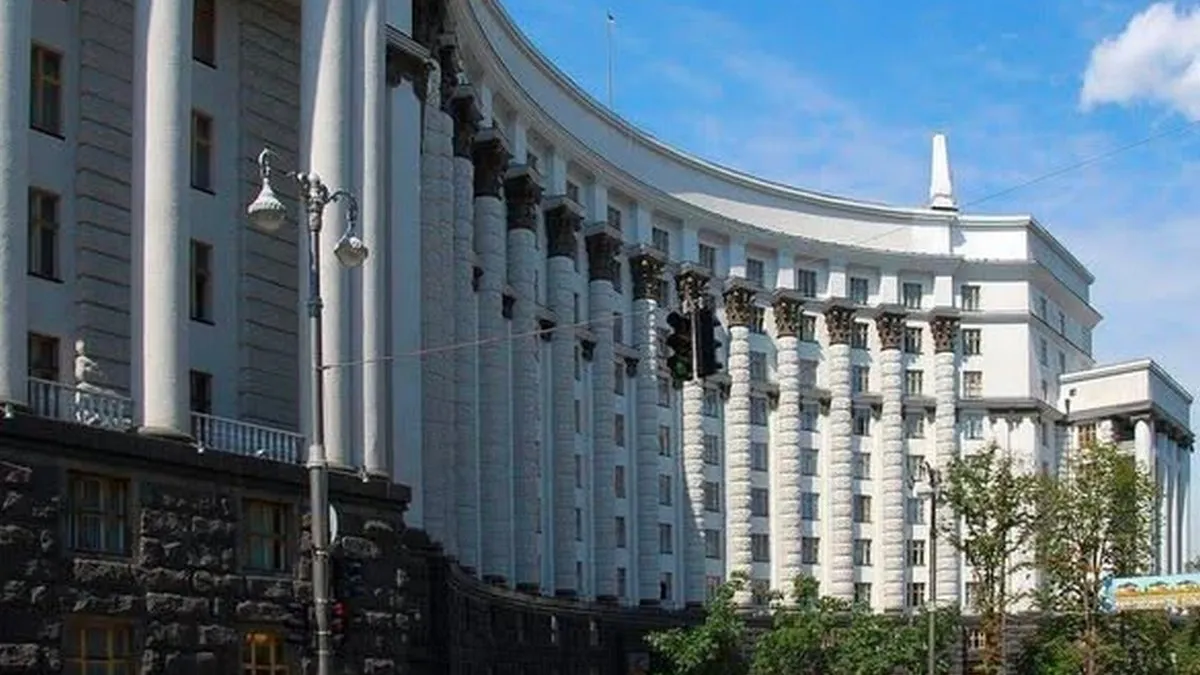 Історія будинку Уряду України, який атакували росіяни: від сталінського ампіру до найбільшого хмарочоса Києва