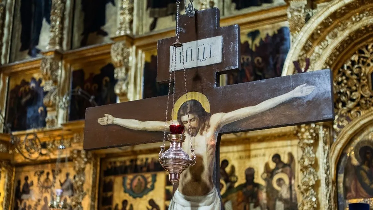 В Еквадорі священик загинув під час меси: на нього впало велике розп’яття