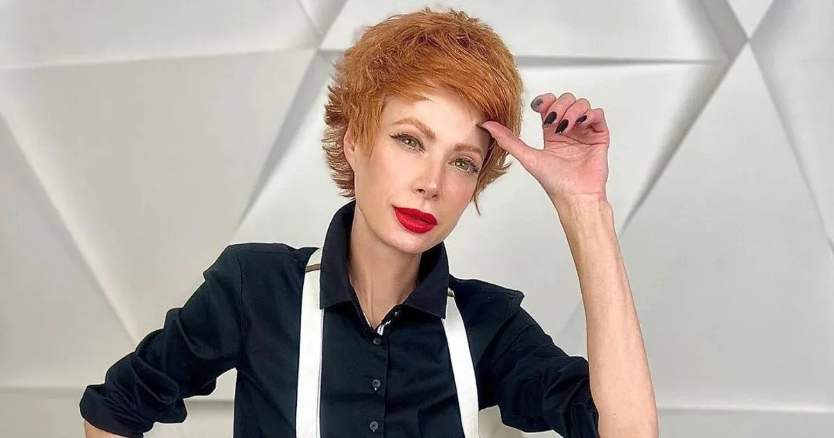 «Некисло»: Олена-Христина Лебідь з нареченим і собакою виставила фото у купальниках