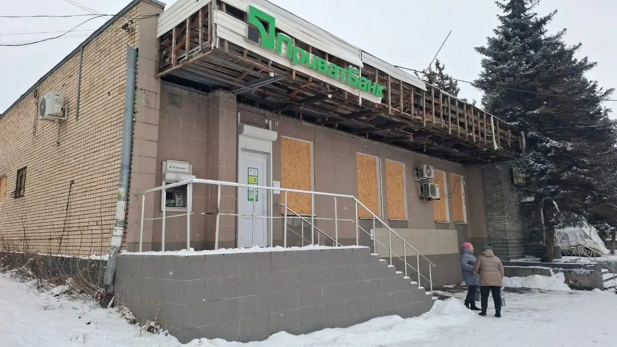 ПриватБанк зупиняє роботу відділень у ще одному місті на Донеччині: заява компанії