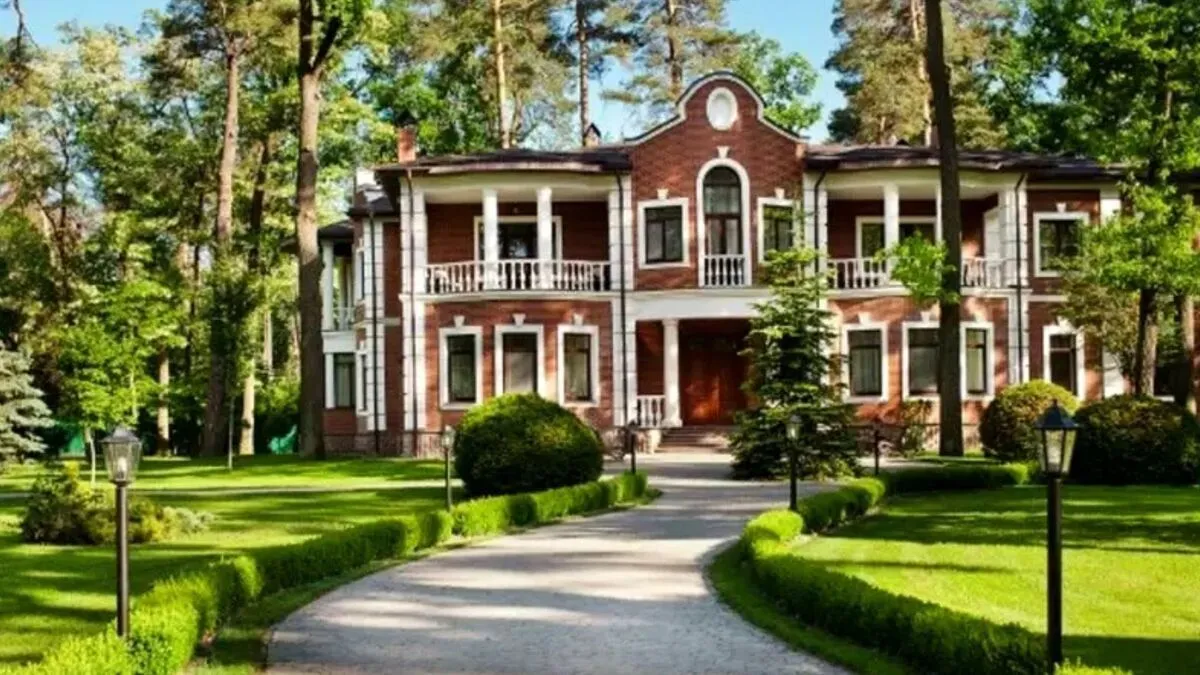 Кінотеатр та винотека: як виглядає найдорожчий будинок за 15 000 000 доларів у передмісті Києва 