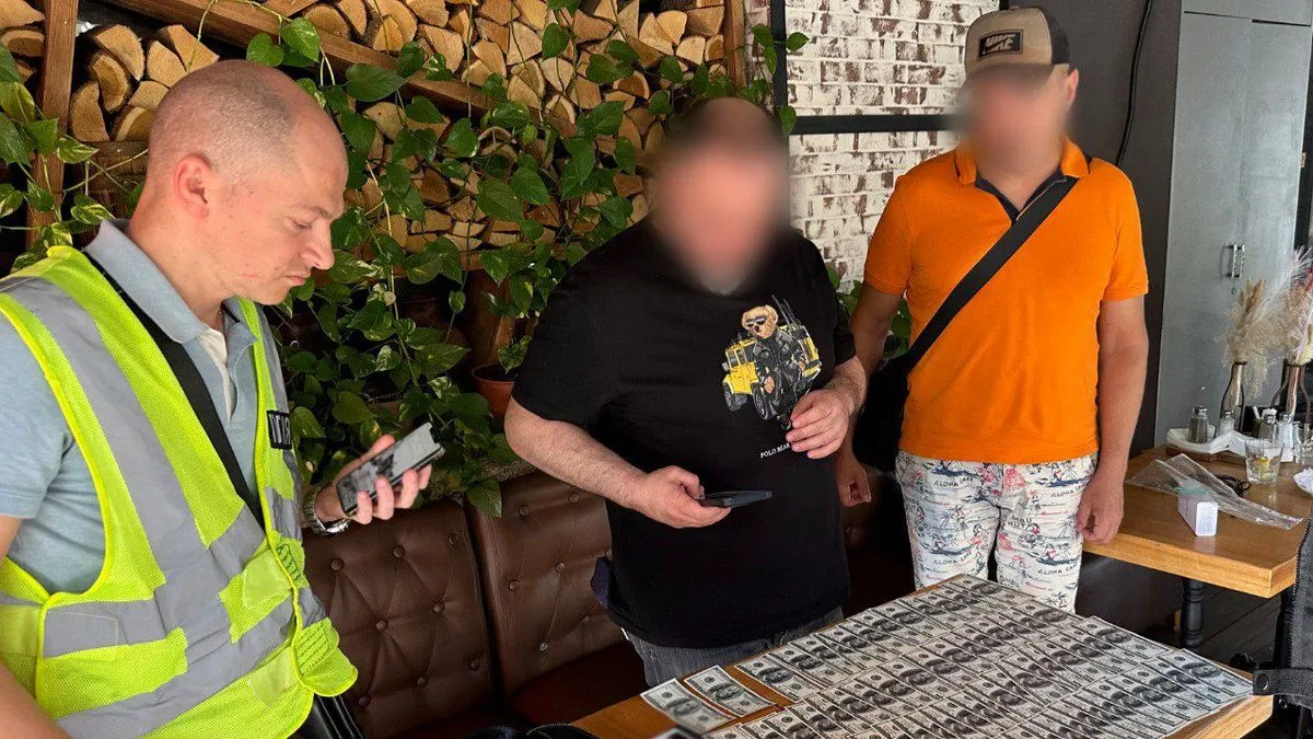 Посадовець Міноборони «продавав» бронювання за $10 000, його затримала поліція: що загрожує правопорушнику