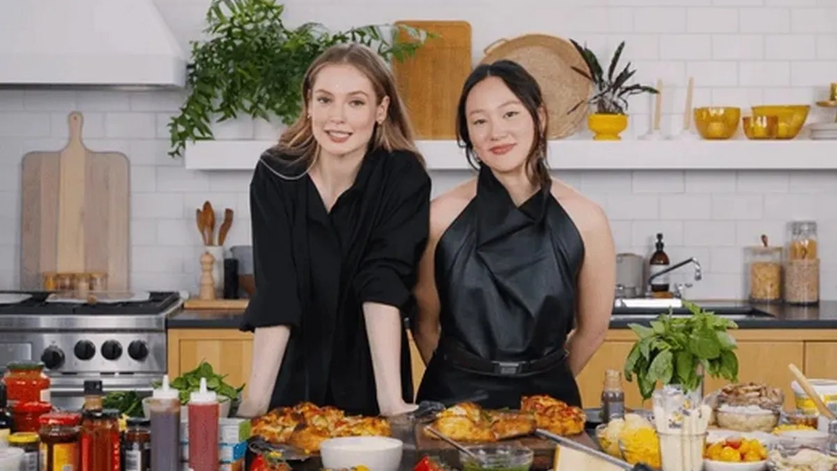 Зірки серіалу «Бріджертони‎» приготували піцу: покроковий рецепт популярної страви