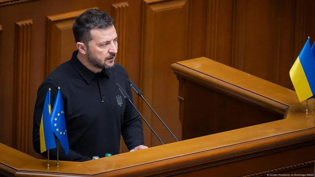 Зеленський вніс до Ради законопроєкти про продовження воєнного стану та мобілізації: коли буде голосування