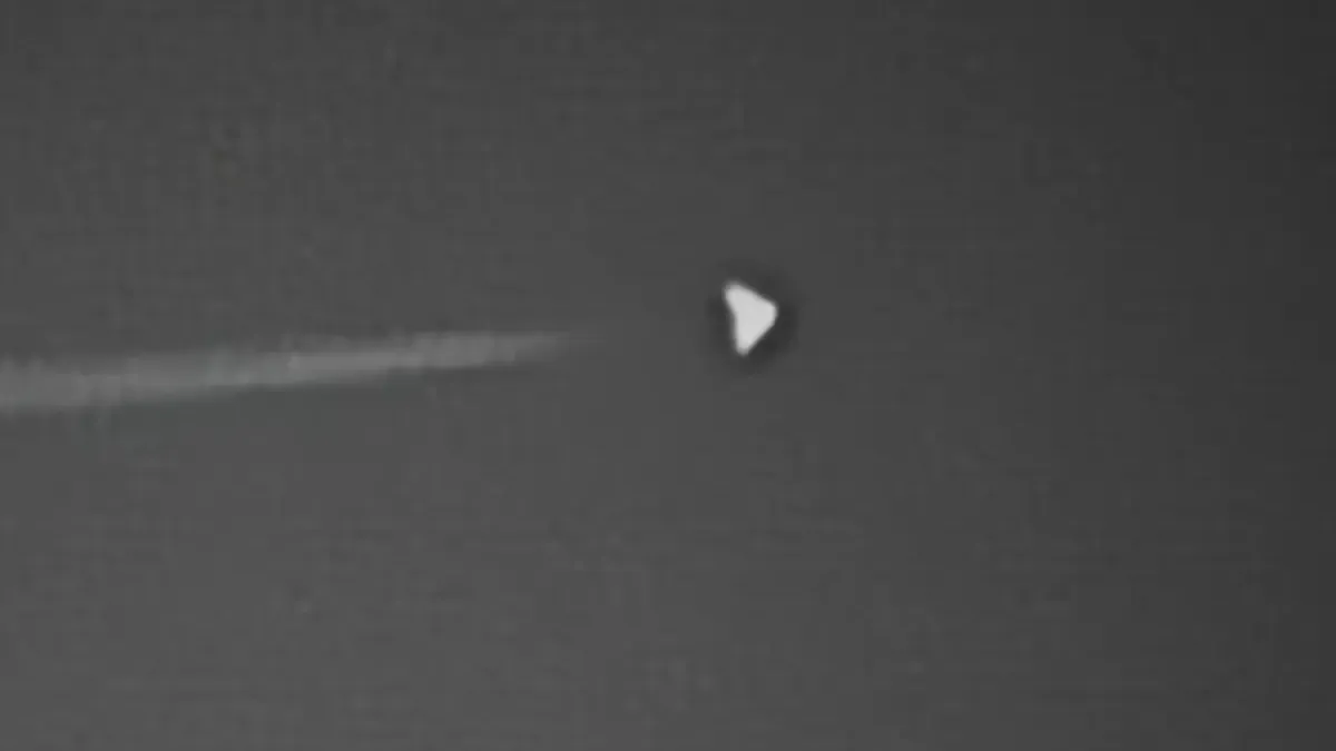 Схожий на чіпси: турист зафільмував секретний НЛО над Зоною 51 та перехопив дивні сигнали