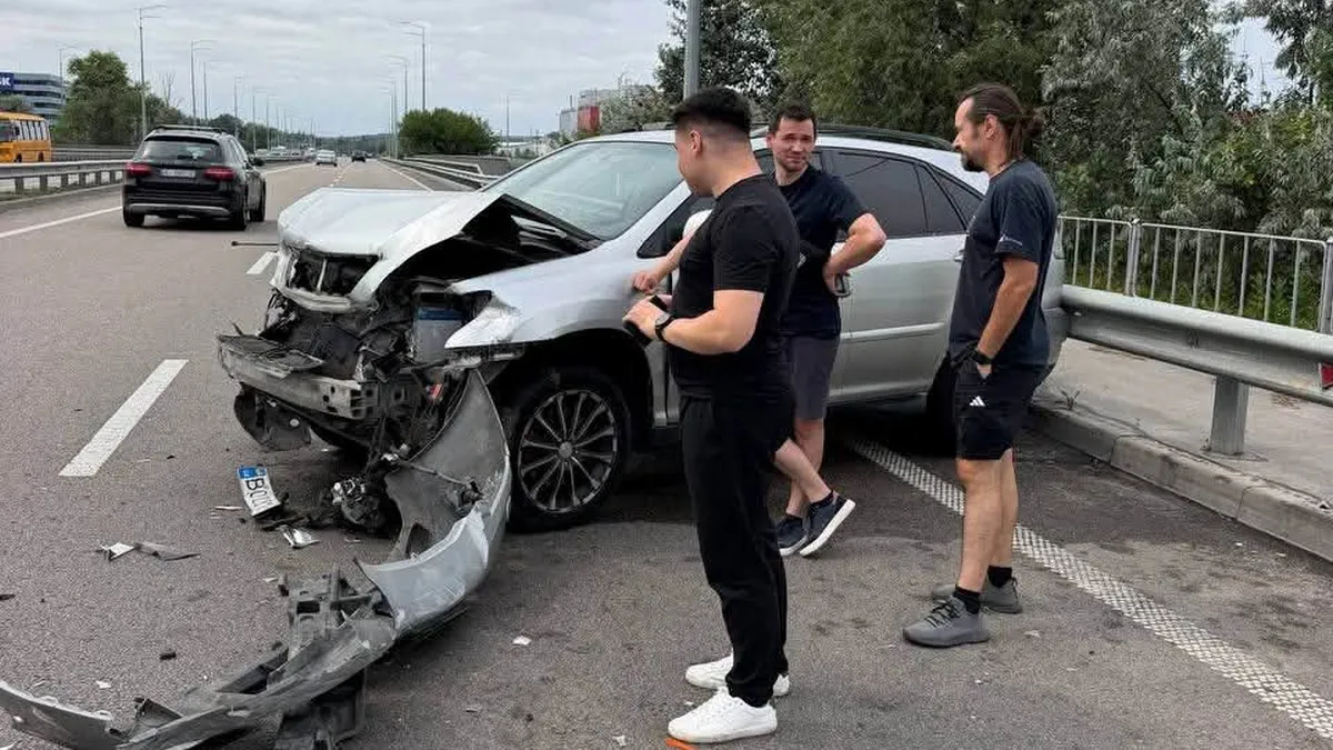Співак Shumei потрапив у ДТП у Києві: артист розповів про свій стан