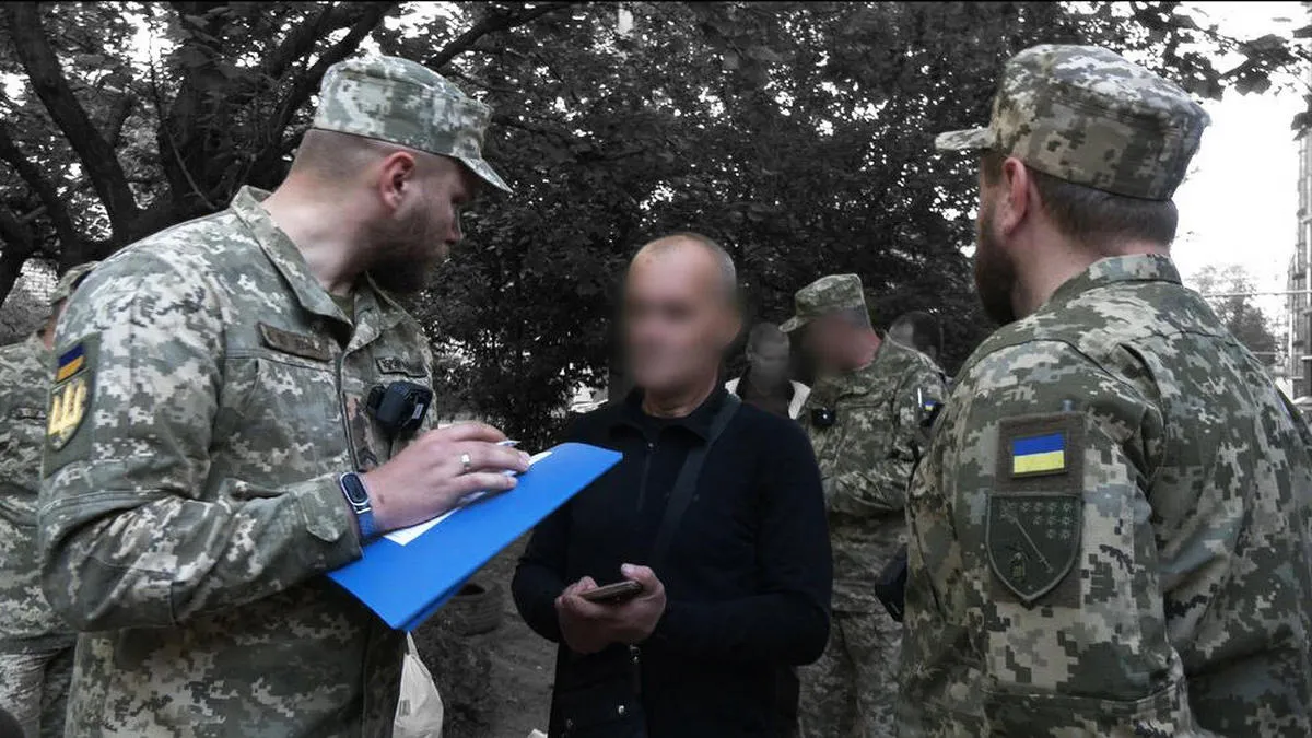 Чоловік напав на працівника ТЦК із кухонним топором-молотком у Львівській області: воєнкома госпіталізували