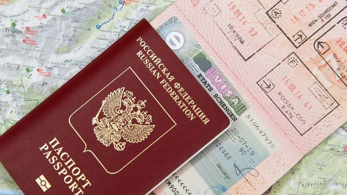 Німеччина закликає ЄС скоротити видачу туристичних віз росіянам після спроб диверсій: що пропонується