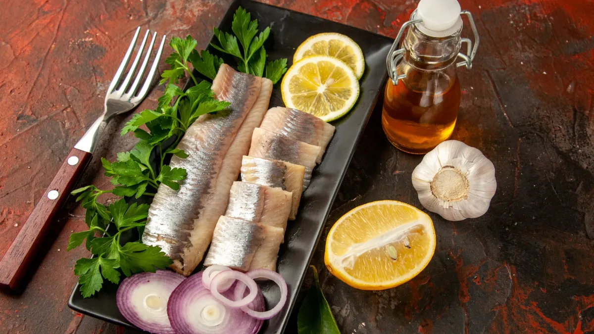 Ідеальна закуска до столу: як з першого погляду обрати найсмачніший оселедець з ікрою