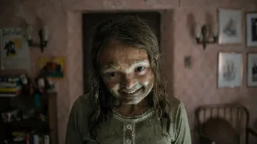 Страх, сміх і драма: головні кіноновинки тижня – від «Мумії» Лі Кроніна до «Простої випадковості» Панагі