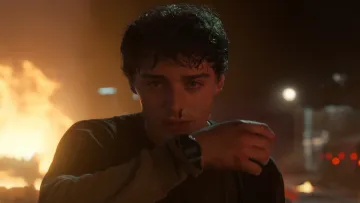 Які годинники носять в останньому сезоні «Дивних див»: скільки коштують аксесуари персонажів серіалу