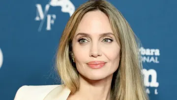 Анджеліна Джолі відвідала Херсон, де визволяла свого охоронця з ТЦК: фото та відео пригод Лари Крофт в Україні