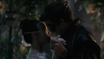 Бал-маскарад та таємнича незнайомка: на Netflix вийшла перша частина 4-го сезону «Бріджертонів»