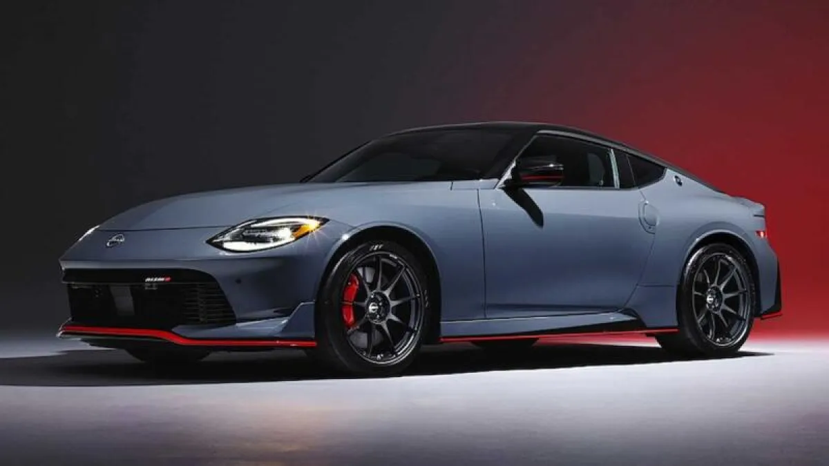 Син GTR: Nissan анонсував появу нового спортивного автомобіля — на що здатна машина