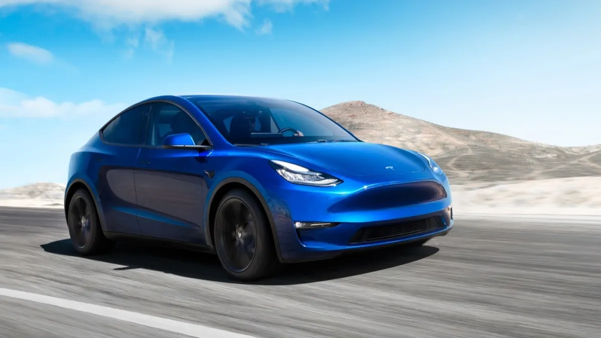 Tesla почала будувати «народну» модель, яку зможе дозволити собі кожен: Маск заінтригував дизайном нового авто