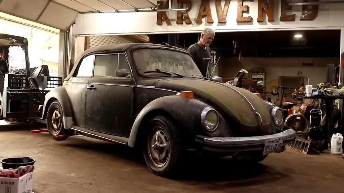 Скарб за 80 000 доларів: механіки випадково відкопали надрідкісний Volkswagen Beetle