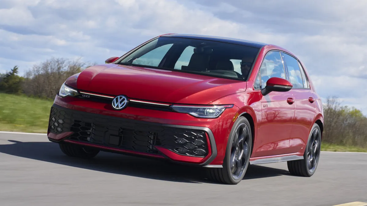 Паливні хот-хетчі ще живі: Volkswagen підтвердив продовження лінійки GTI та R