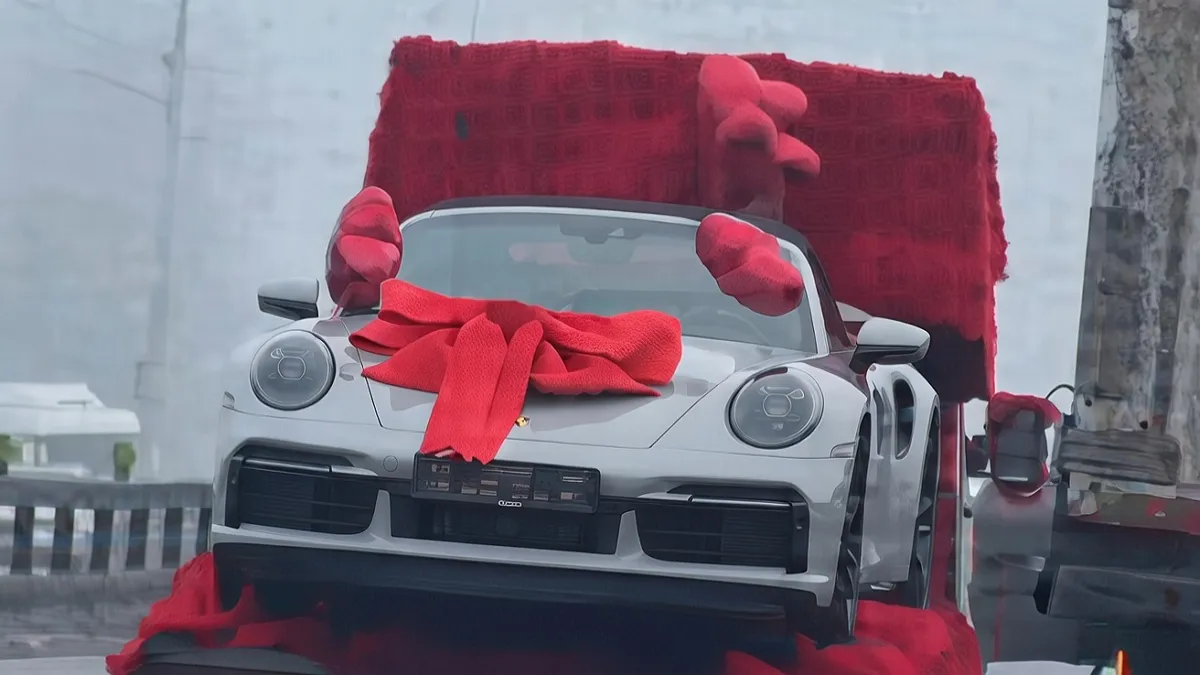 Подарунок за $260 тисяч: у Києві помітили Porsche 911, підготовлений до Дня закоханих
