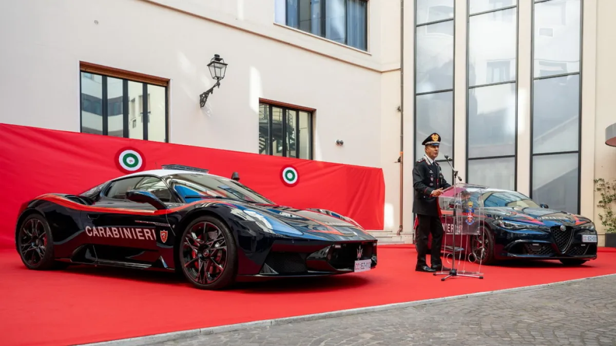 МВС Італії отримало два новітні поліцейські гіперкари: правоохоронці пояснили призначення машин