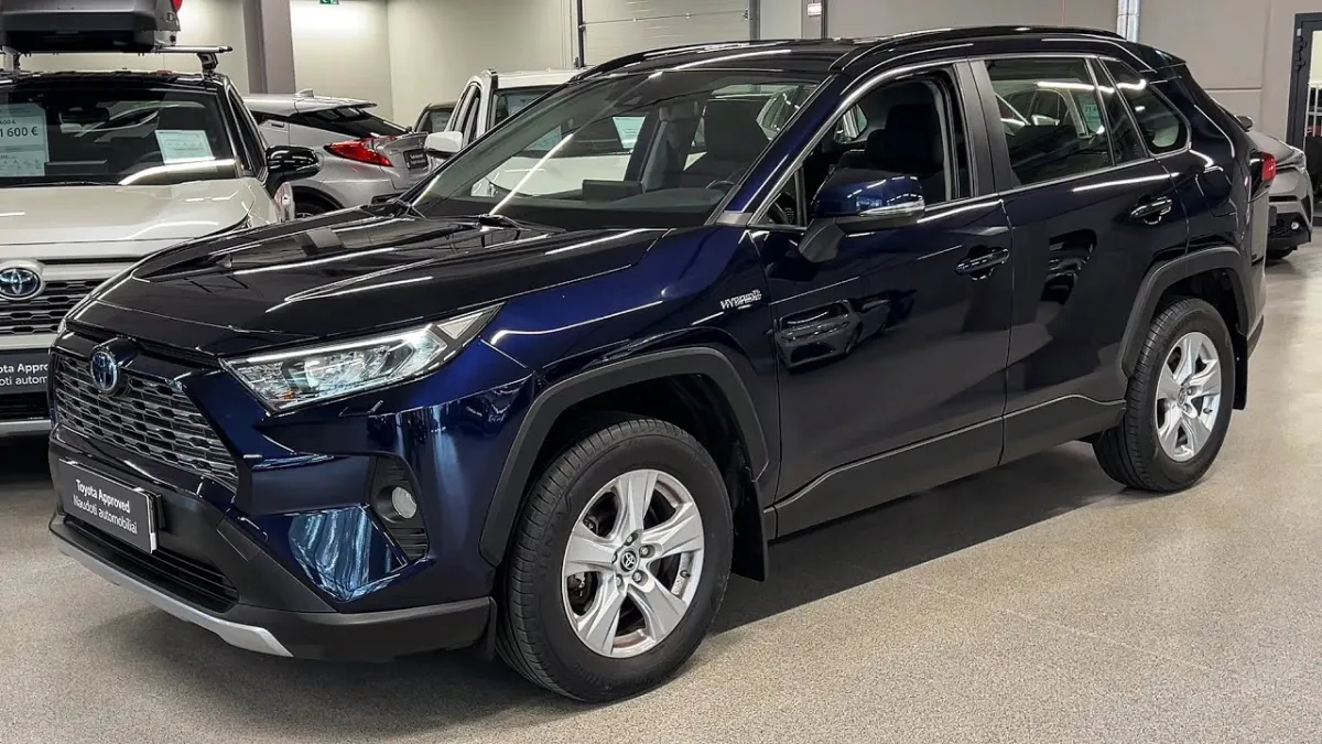 Названо найпопулярніший автомобіль у світі: перемогу здобув представник Японії — це не седан