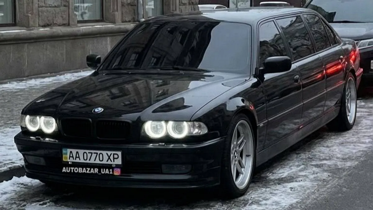Розкіш по-київські: на продаж виставили унікальну BMW E38 з джакузі в салоні