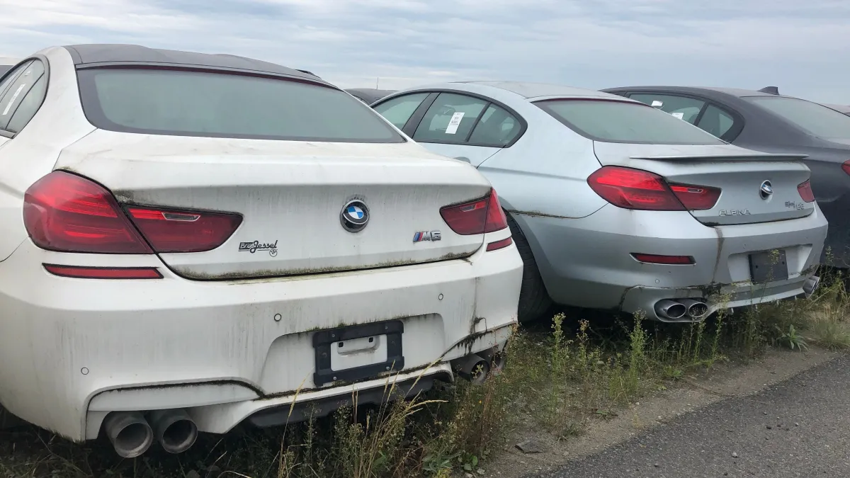 В одній з країн виявлено справжній «цвинтар» з новеньких BMW: чому німецькі авто опинилися просто неба