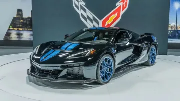 Десятки тисяч Chevrolet Corvette відкликають через небезпечний деіект: у General Motors повідомили деталі