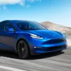 Tesla почала будувати «народну» модель, яку зможе дозволити собі кожен: Маск заінтригував дизайном нового авто