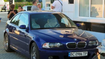 Неначе з відеогри зійшла: в Україні помітили рідкісну версію BMW M3 — на що здатна машина